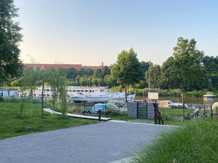 Ferienwohnung Art Marina Nad Rzeka Z Bezplatnym Parkingiem Breslau Exterior foto